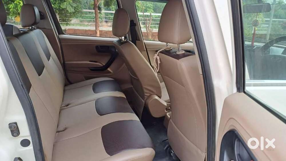 Mahindra Tuv 300 T4 Plus, 2018, Diesel