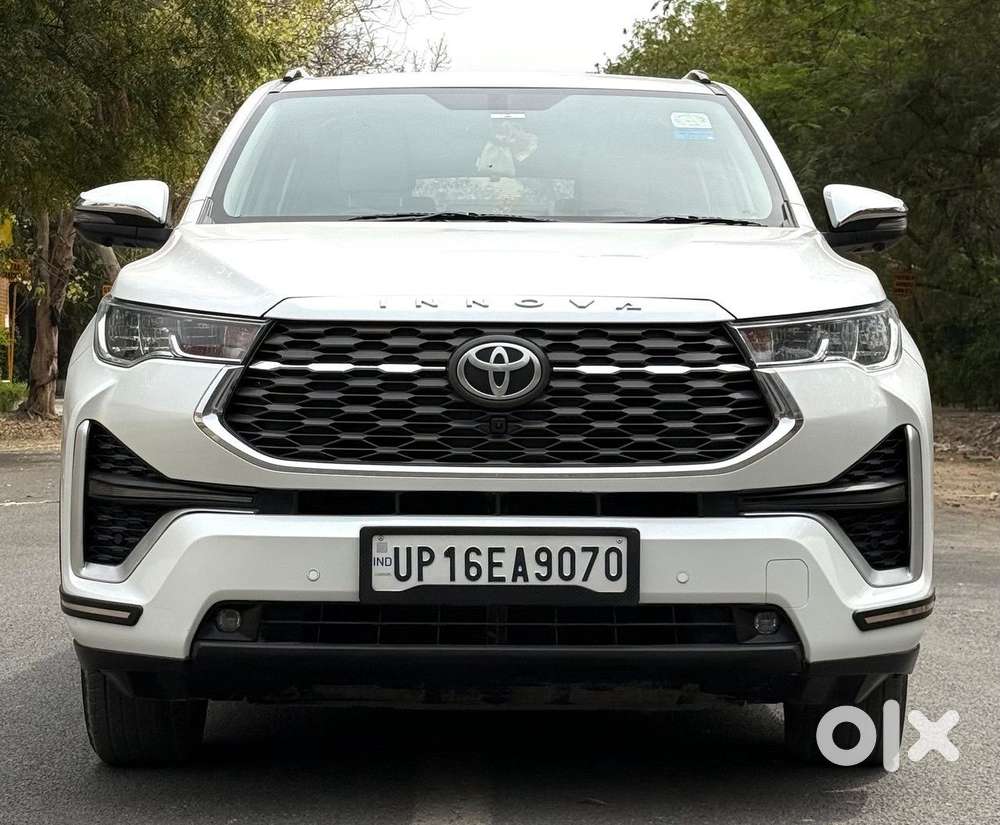 Toyota Innova Hycross