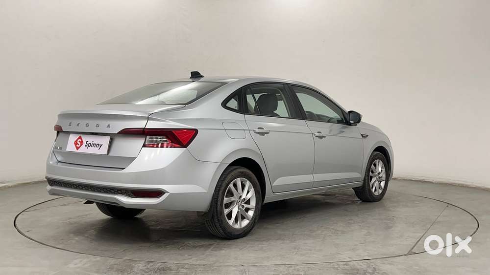 Skoda Slavia Ambition 1.0l Tsi At, 2022, Petrol