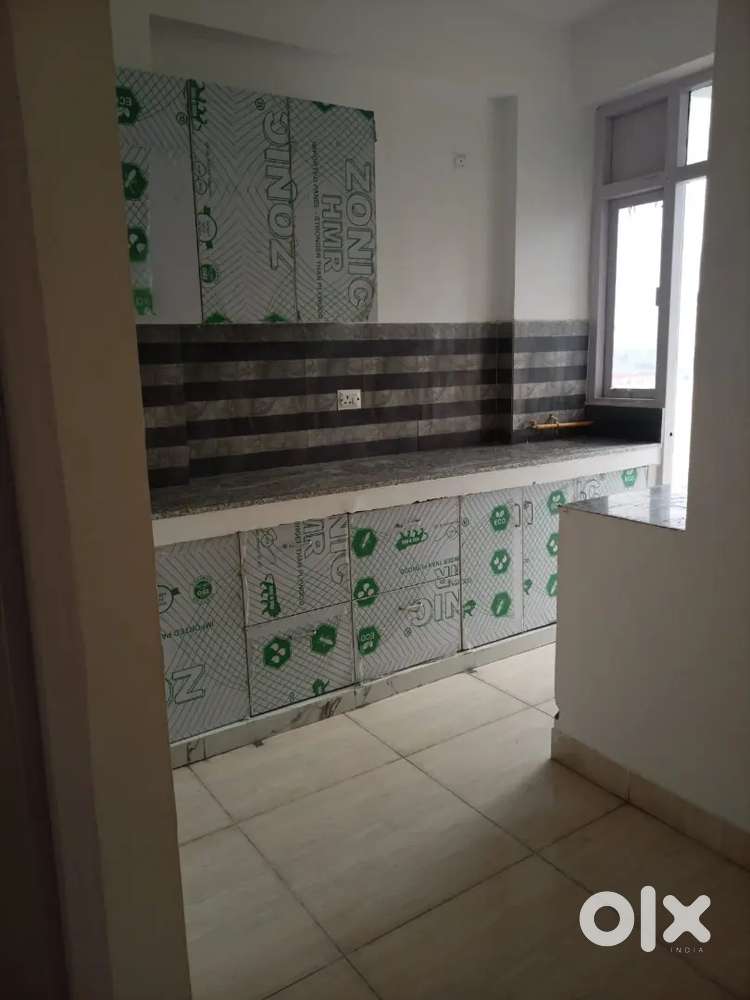 Omaxe Hills 1 flat available on rent