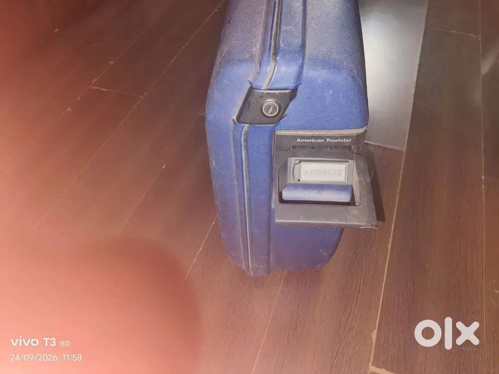 AMERICAN TOURISTER SUITCASE