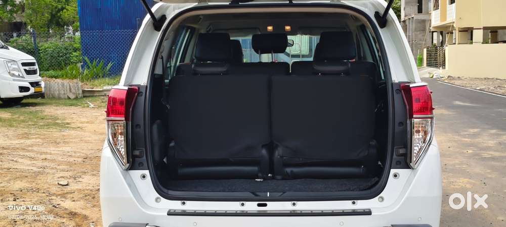 Toyota Innova Crysta [2020-ongoing] 2.4 Gx 7 Str, 2025, Diesel