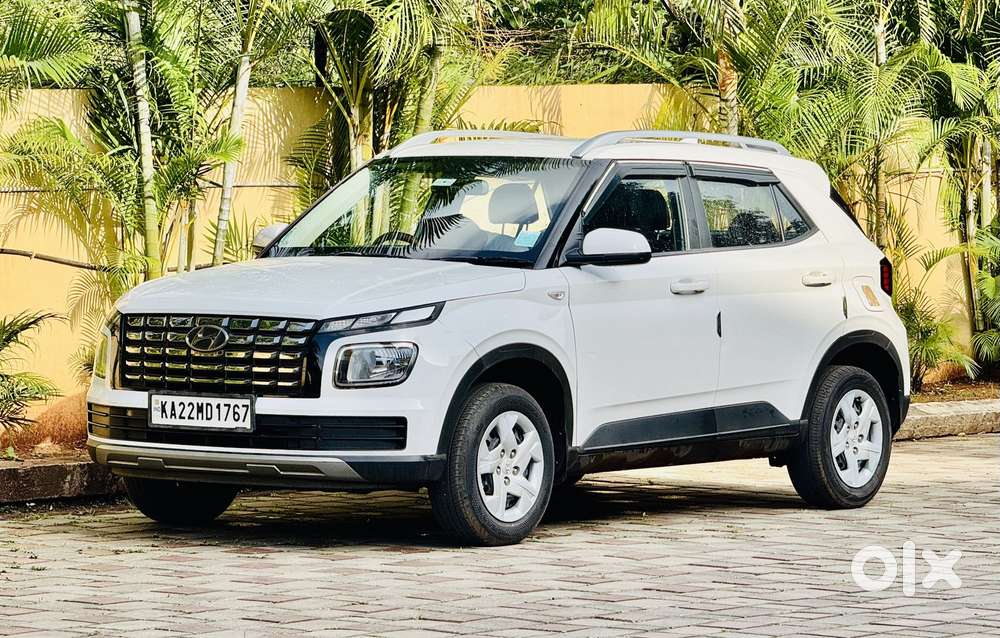 Hyundai Venue, 2023, Petrol