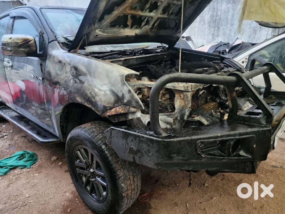 2018 Isuzu D-max V-cross 4x4 Diesel | Fire-damaged | Parts Available