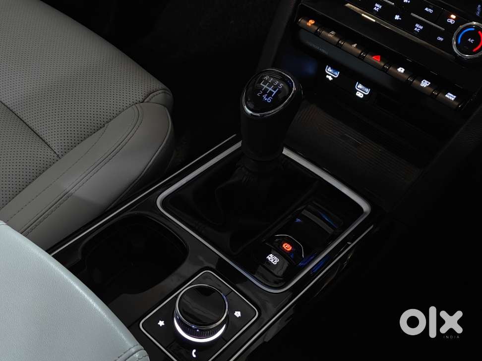 Mahindra Xuv700 2.2 Ax 7 Diesel Mt Luxury Pack Str, 2023, Diesel