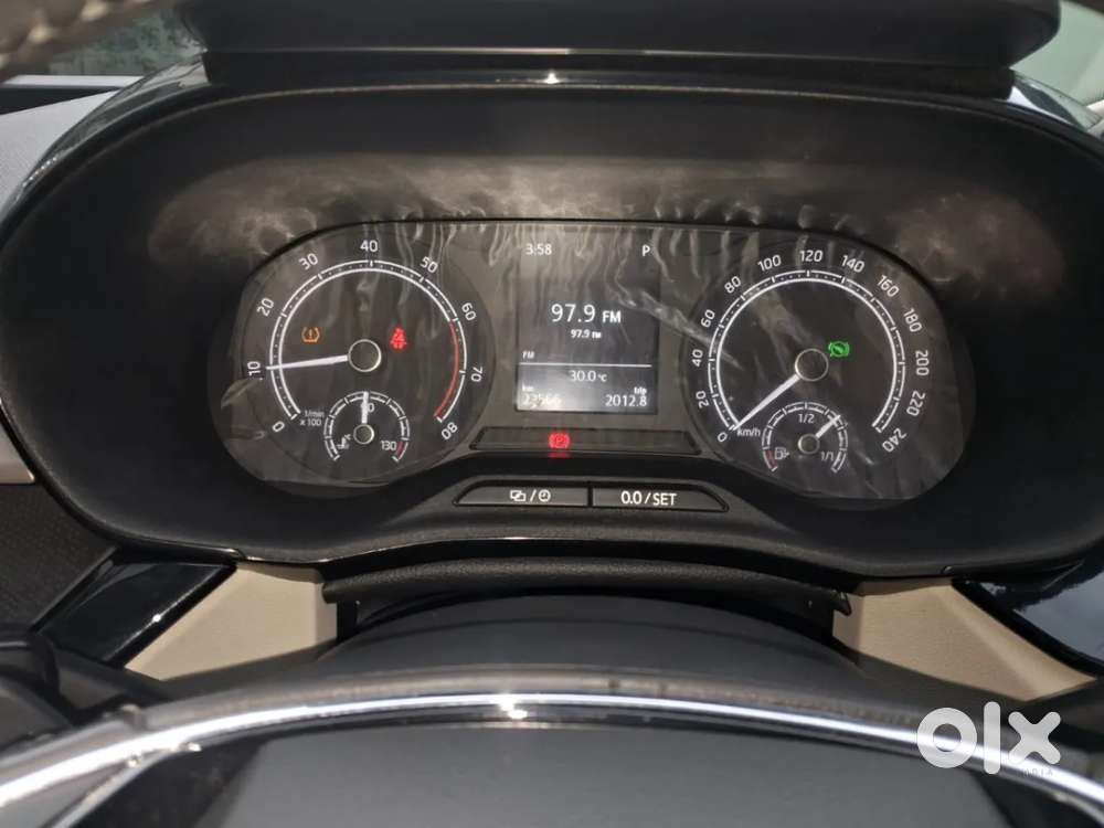Skoda Slavia Ambition 1.0l Tsi At, 2022, Petrol