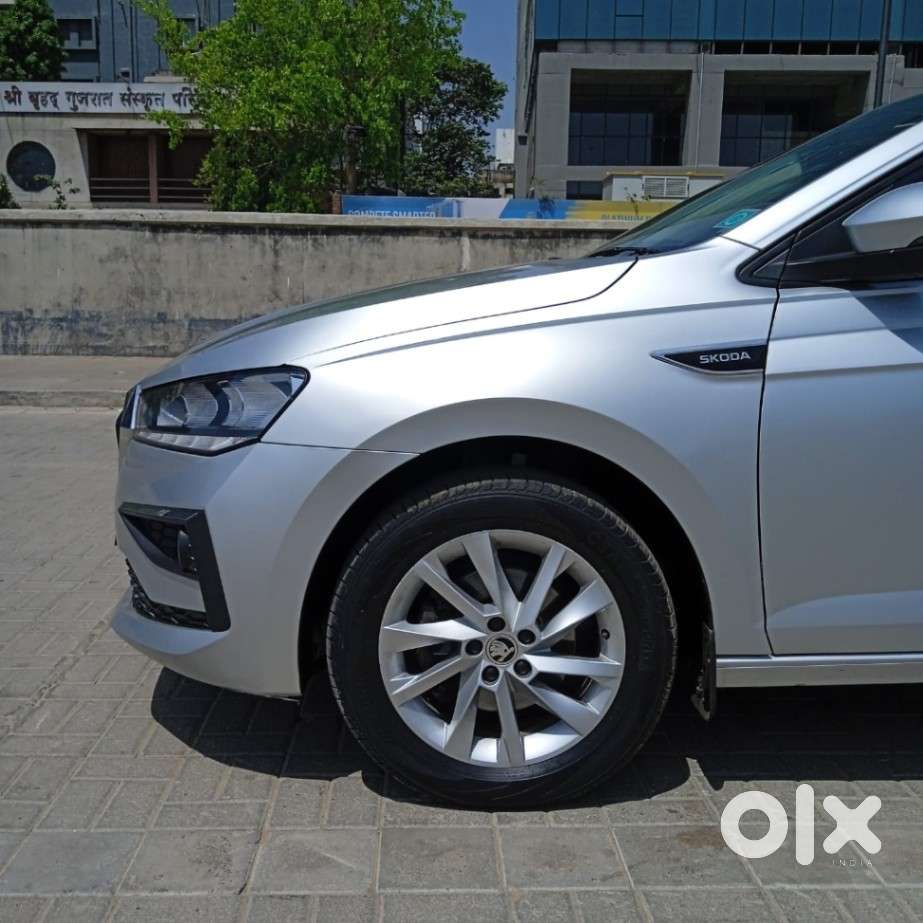 Skoda Slavia Ambition 1.0l Tsi At, 2022, Petrol