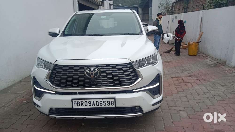 Toyota Innova Hycross 2023