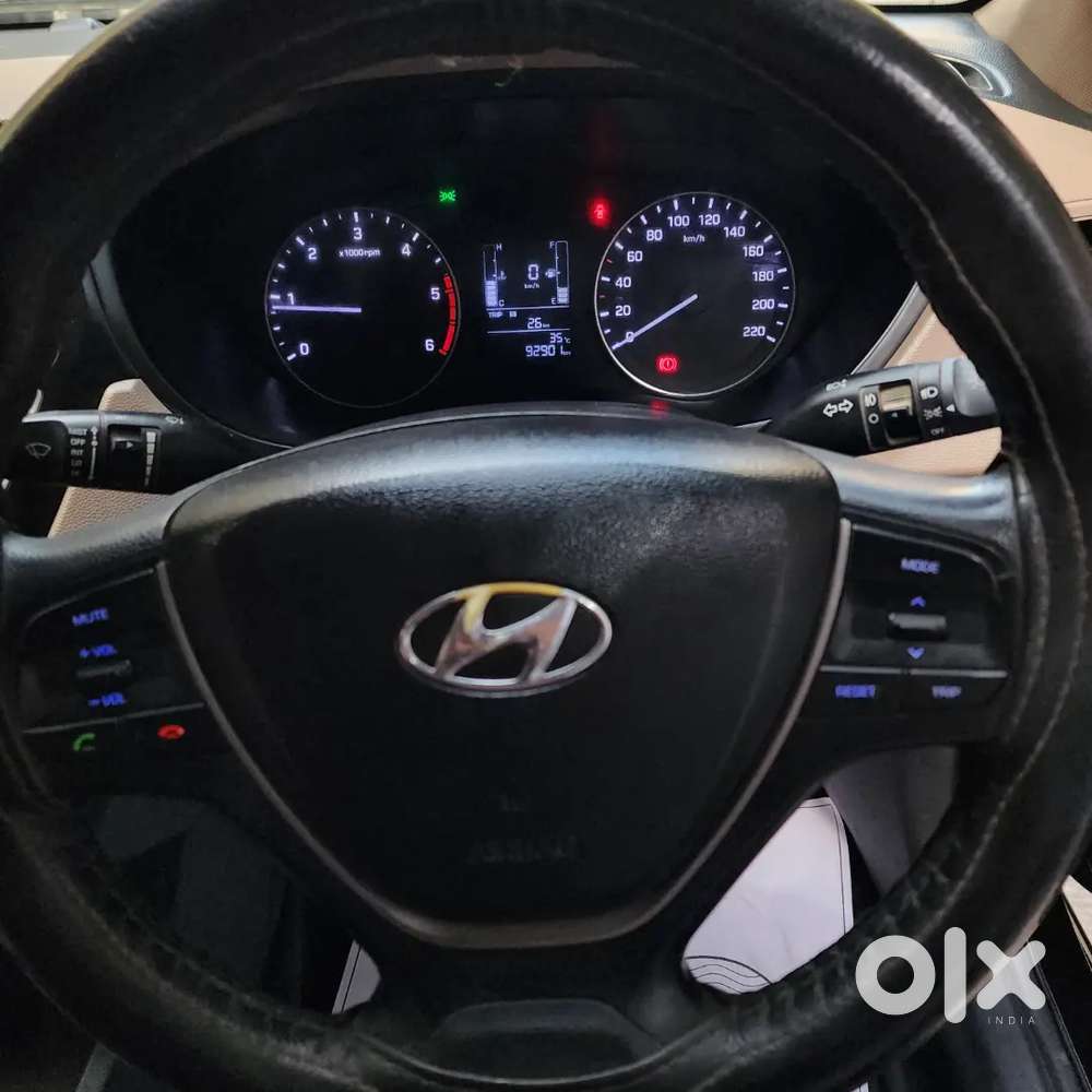 Hyundai I20 Sportz Black Color Diesel In Good Condition