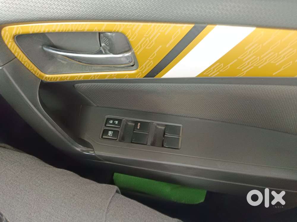 Maruti Suzuki Vitara Brezza Zdi+ Dual Tone Mt, 2016, Diesel