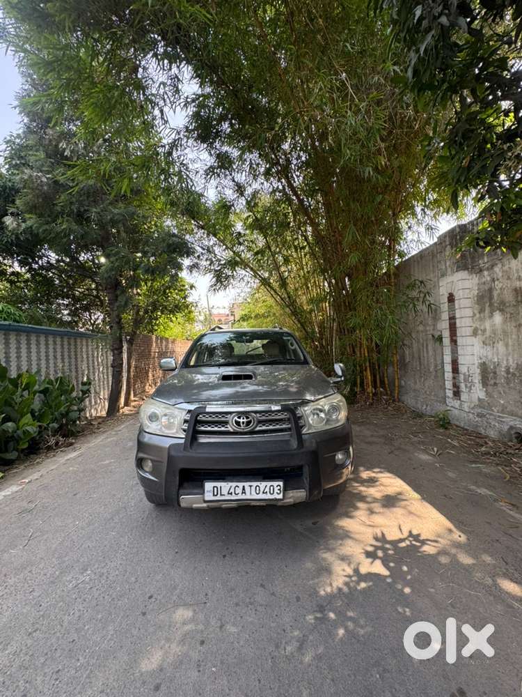 Toyota Fortuner 2011 Diesel 150000 Km Driven