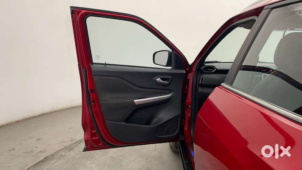 Nissan Magnite 1.0 Xv Premium, 2023, Petrol