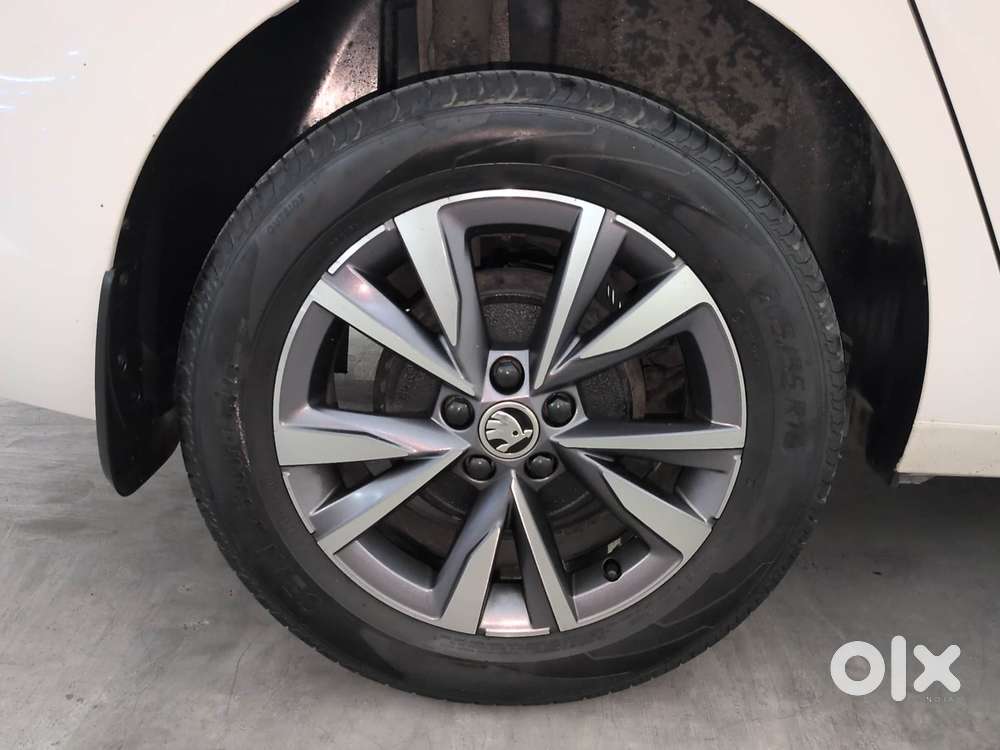 Skoda Slavia Style 1.0l Tsi At, 2022, Petrol