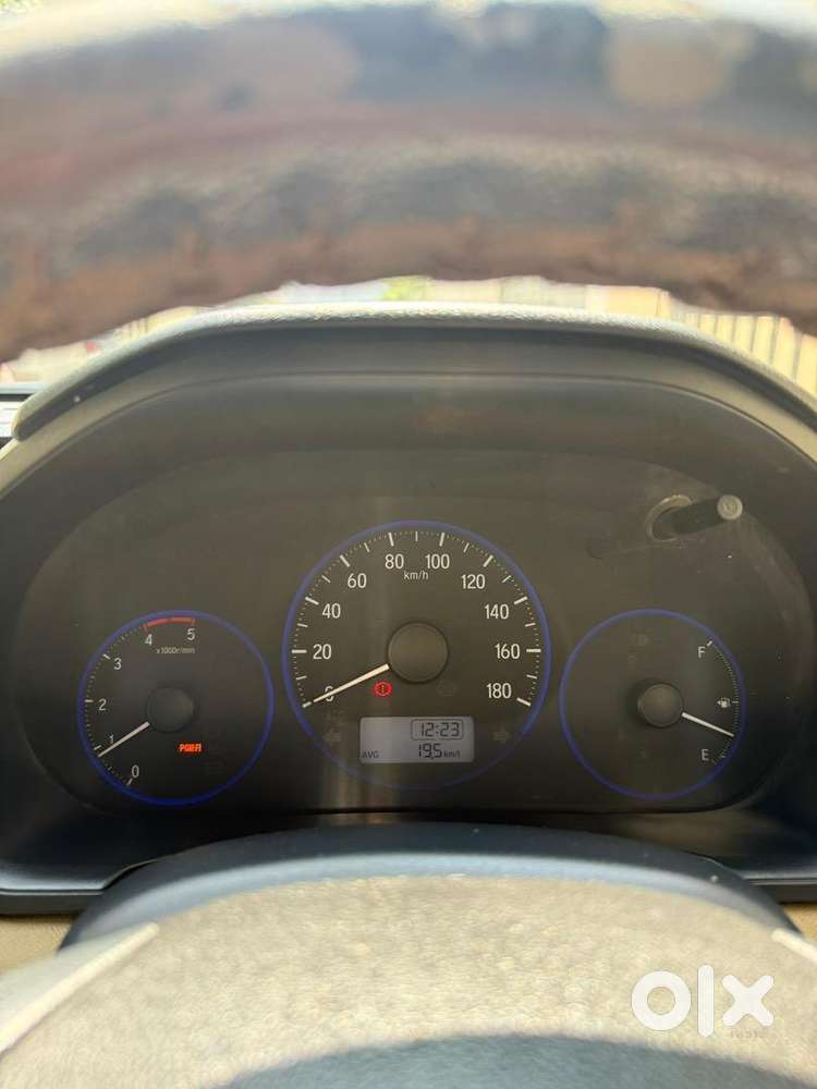 Well Mainted Amaze Honda With Avg Of 19 Km In City