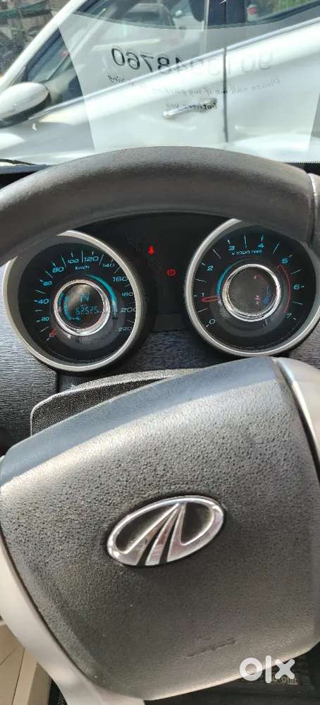 Mahindra Xuv500 W6 2015  First Owner  Non-accidental  Silver