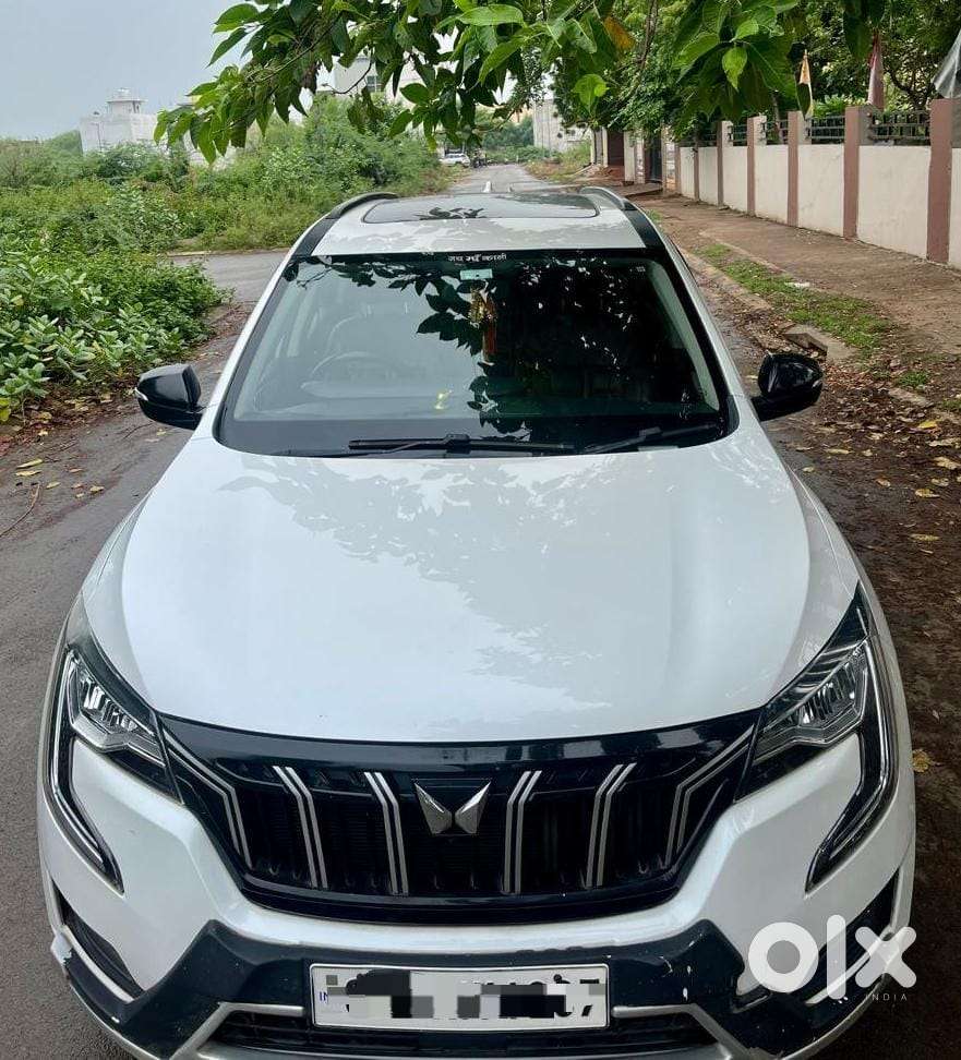 Mahindra Xuv700 2.0 Ax 5 Petrol Mt Str, 2022, Petrol