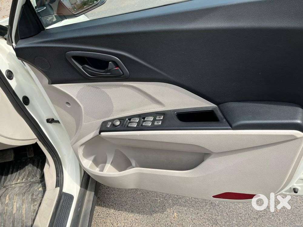 Mahindra Xuv300 1.2 W6 Amt Petrol, 2022, Petrol