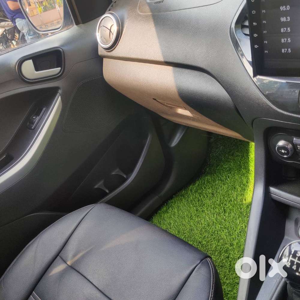 Ford Figo Titanium 1.2 Petrol Mt   2017