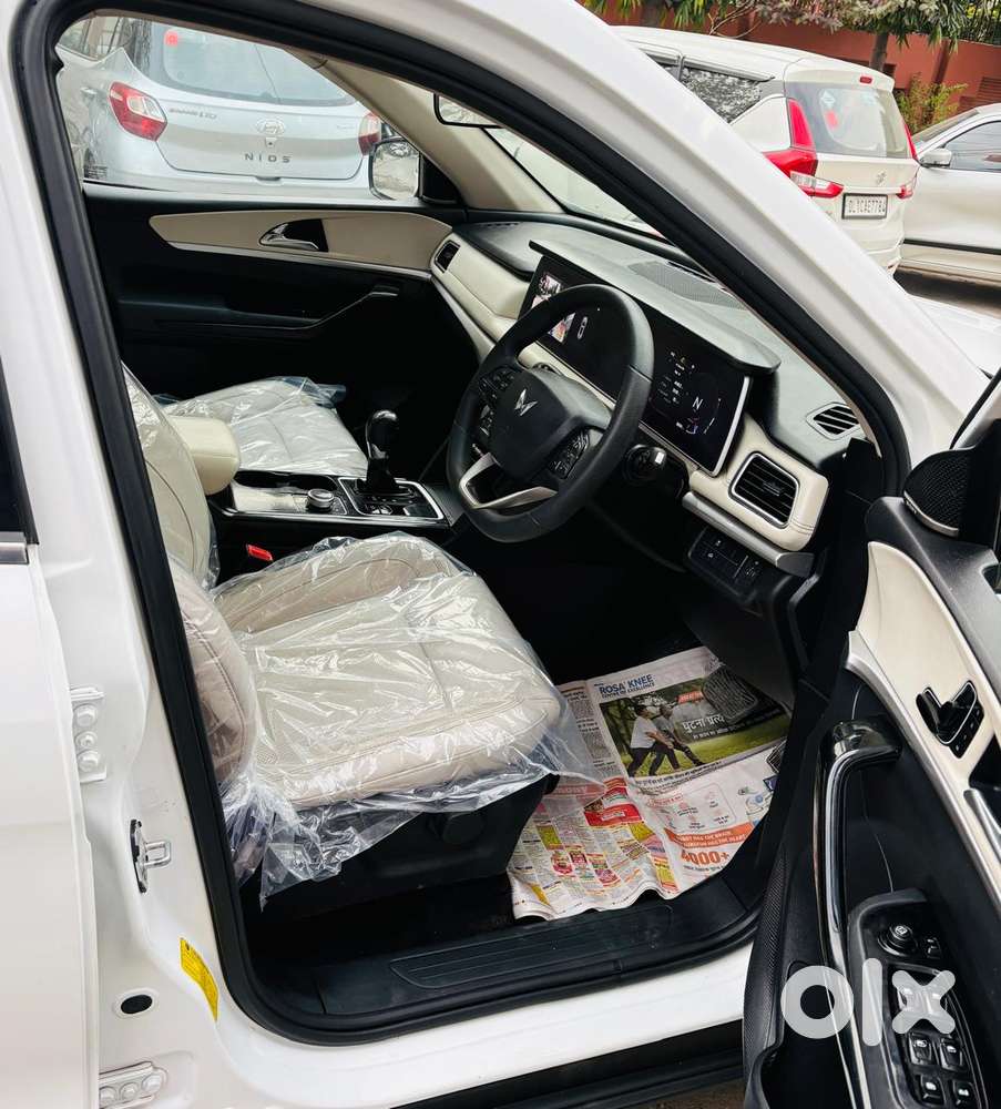 Mahindra Xuv700 2.0 Ax 7 Petrol At Luxury Pack Str, 2022, Petrol