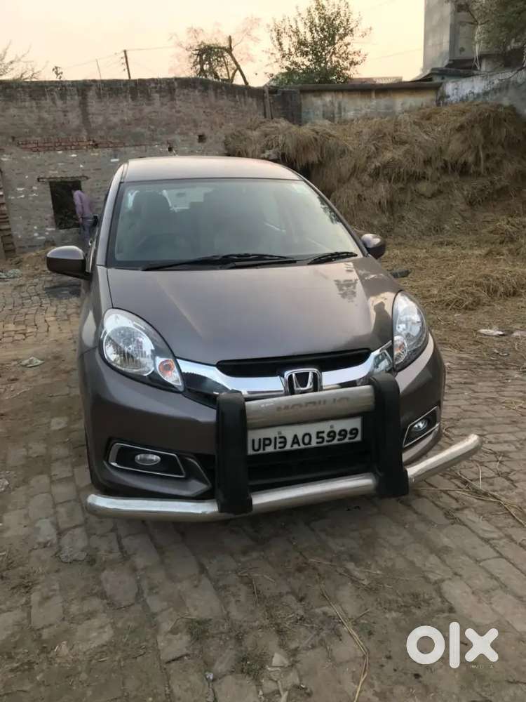 All New Honda Mobilio With One Hand Driven And Non Touched Engine.