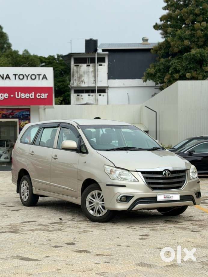 Toyota Innova 2.5 G (diesel) 7 Seater Bs Iv, 2015, Diesel