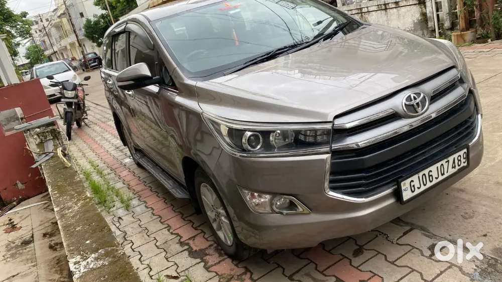 Toyota Innova Crysta 2.4 V 2016