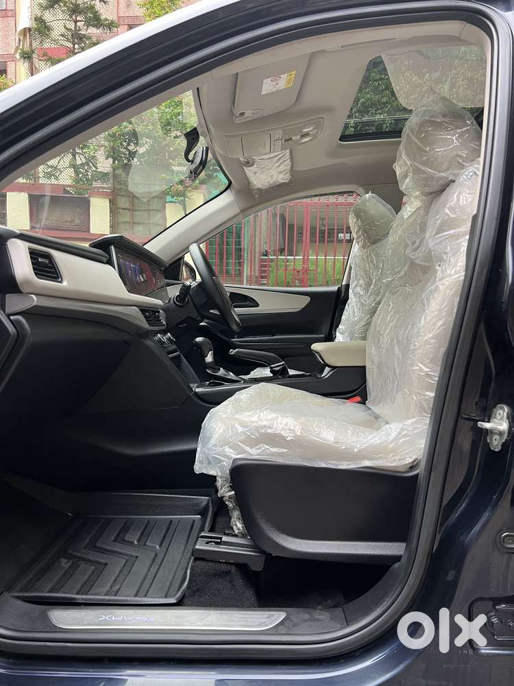 Mahindra Xuv700 2.2 Ax 5 Diesel At 7 Str, 2022, Diesel