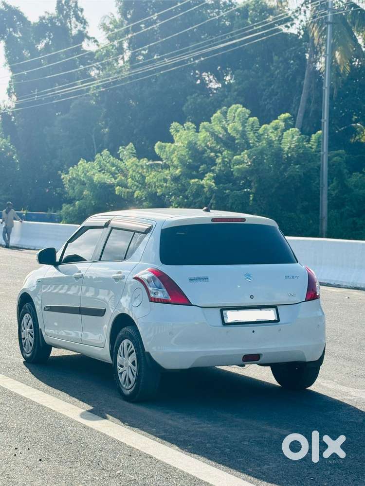 Maruti Suzuki Swift Vxi + Manual, 2015, Petrol