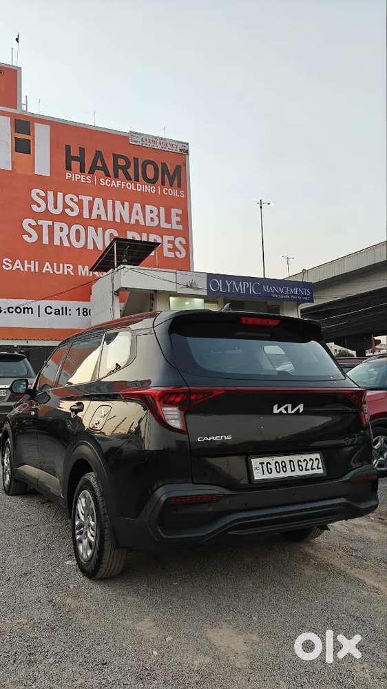 Kia Carens 2024 Petrol Well Maintained