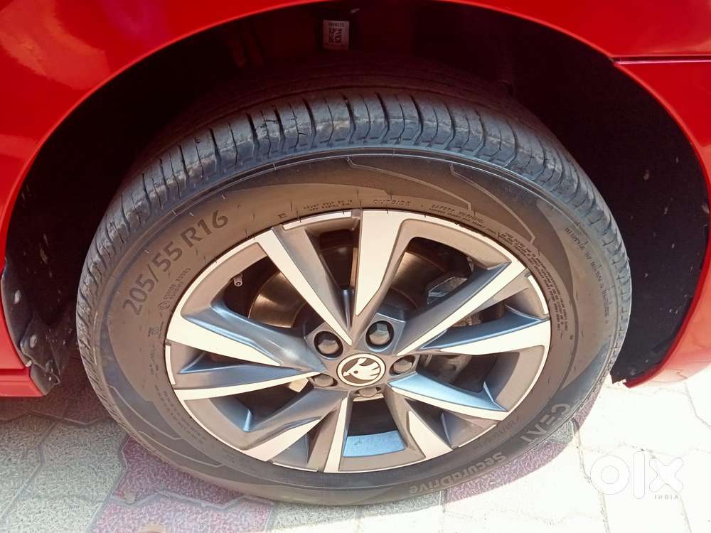 Skoda Slavia 1.0 Tsi Style At, 2024, Petrol