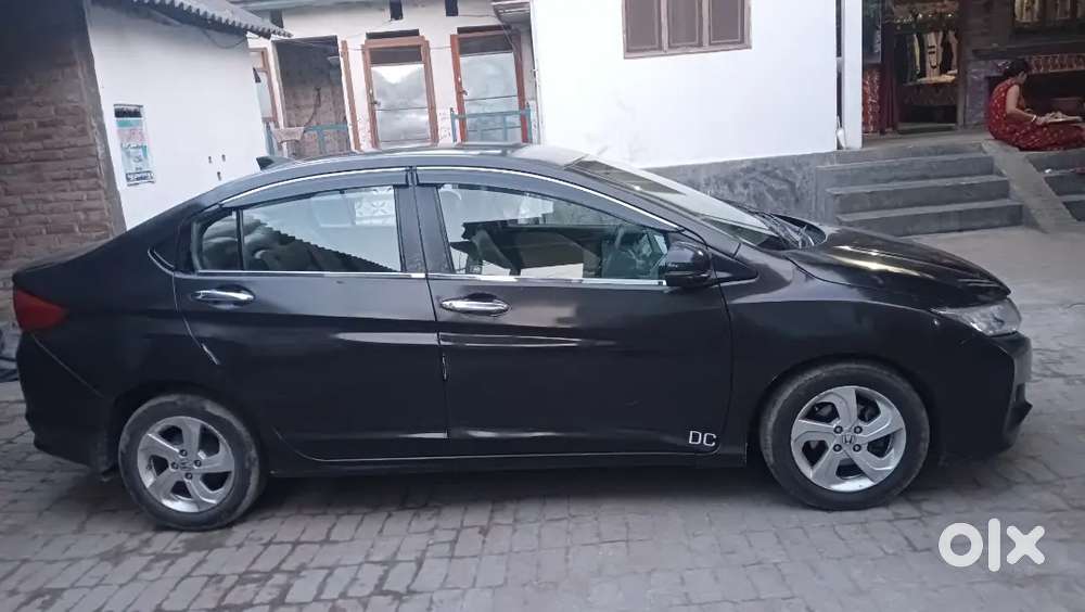 Honda City V - Dtec 2014