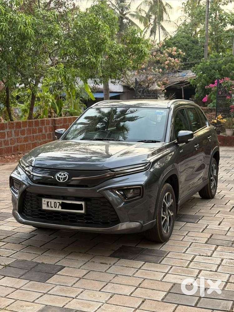 Toyota Urban Cruiser Hyryder 7 Seater 2024 Cng & Hybrids 17000 Km Driv