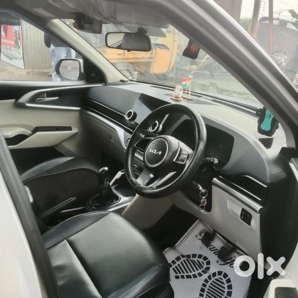 Kia Carens Premium 2025