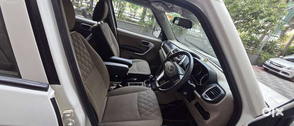 Mahindra Xuv300 W8 (o) 1.5 Diesel Amt, 2017, Diesel