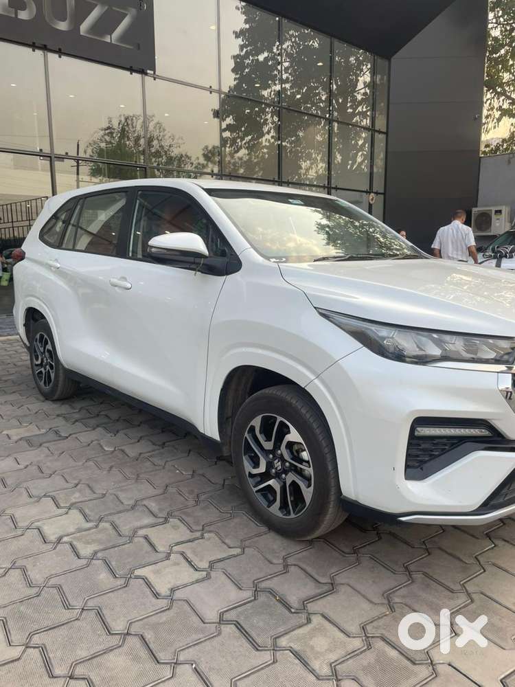 Maruti Suzuki Invicto Zeta Plus 7str, 2025, Petrol