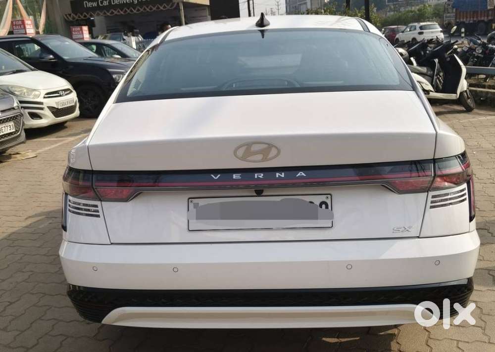 Hyundai Verna 1.5 Sx (o) Vtvt, 2024, Petrol