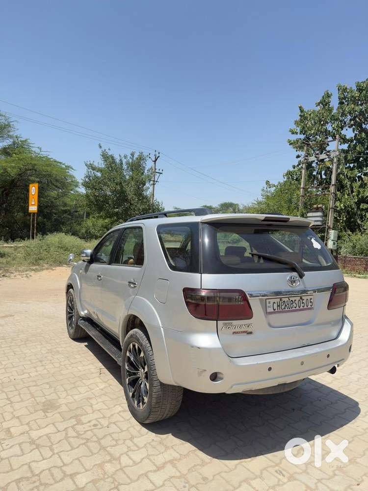 Toyota Fortuner 2011 Diesel 165000 Km Driven