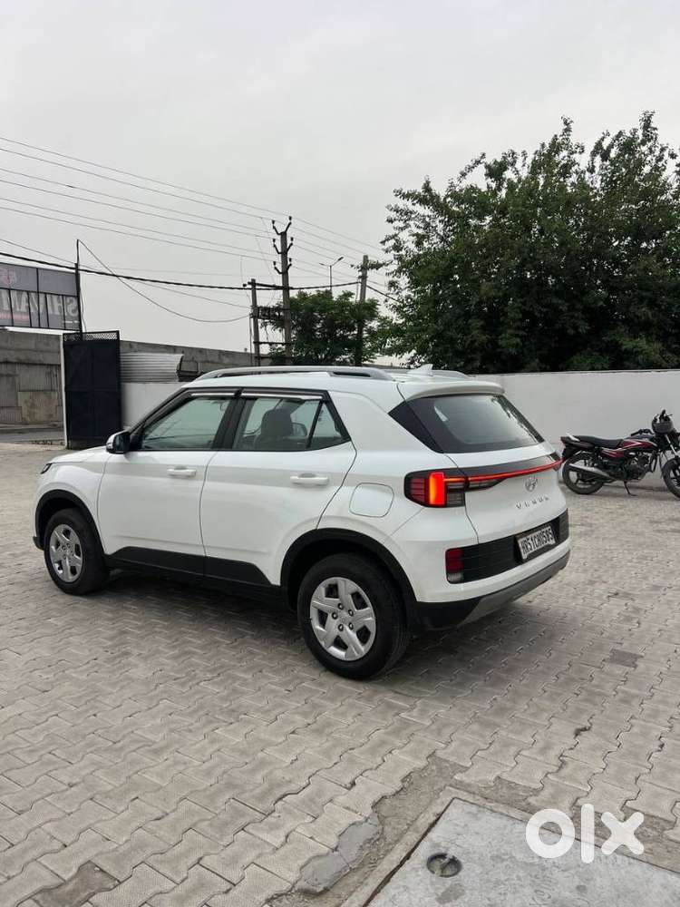 Hyundai Venue 1.2 S (o), 2022, Petrol