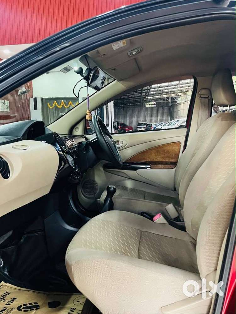 Toyota Etios Liva V Dual Tone, 2018, Petrol