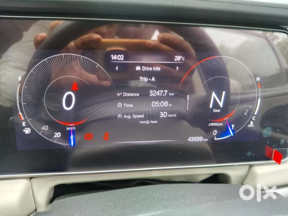 Mahindra Xuv700 2.0 Ax 5 Petrol Mt 7 Str, 2021, Petrol