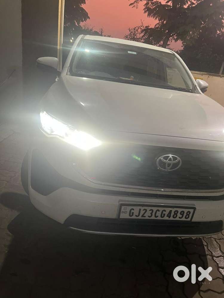 Toyota Innova Hycross 2024 Petrol Well Maintained