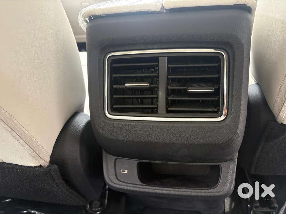 Mahindra Thar Roxx Ax7l Rwd At, 2025, Petrol