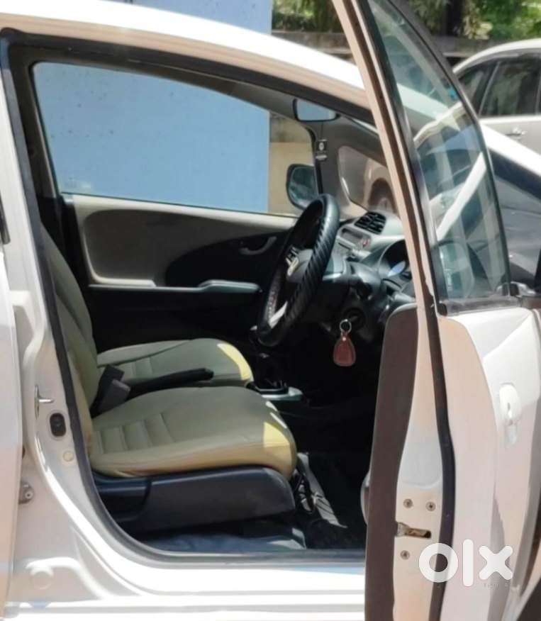 Honda Jazz V Mt Privilege, 2011, Petrol