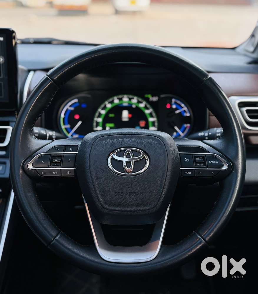 Toyota Innova Hycross