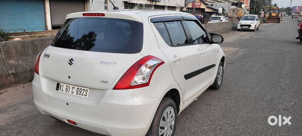Maruti Suzuki Swift Vxi Optional, 2017, Petrol