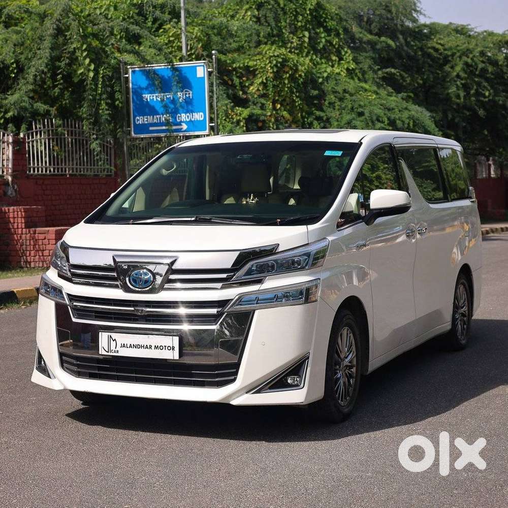 Toyota Vellfire 2.5 Executive Lounge, 2023, Petrol