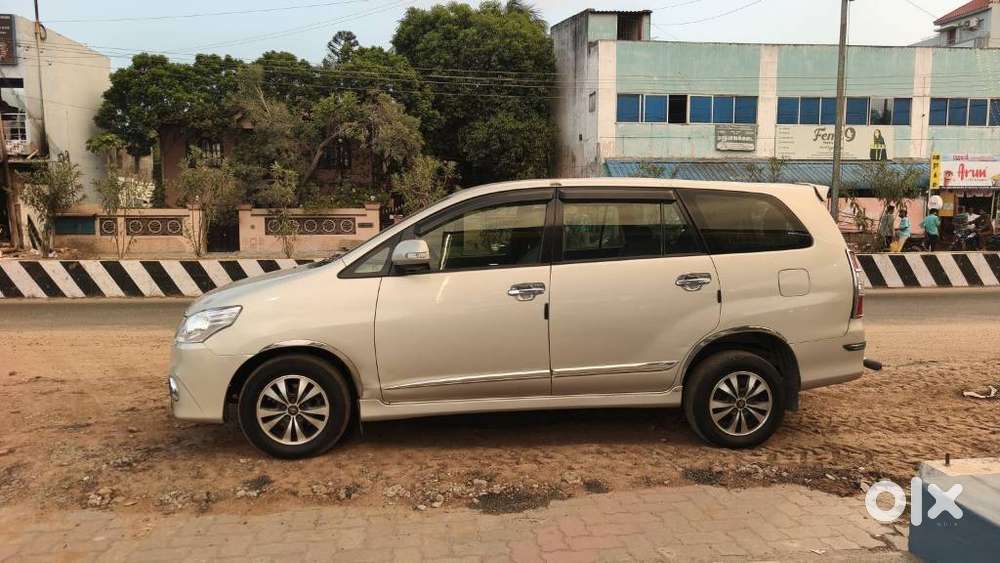 Toyota Innova 2.5 Vx 8 Seater Bs Iv, 2015, Diesel