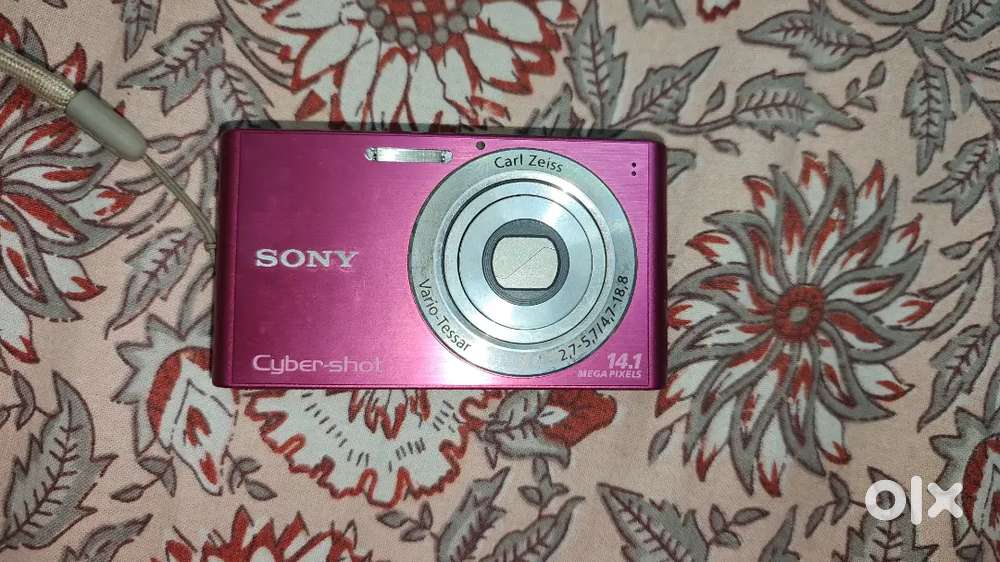 Sony Cyber-shot DSC-W320 camera