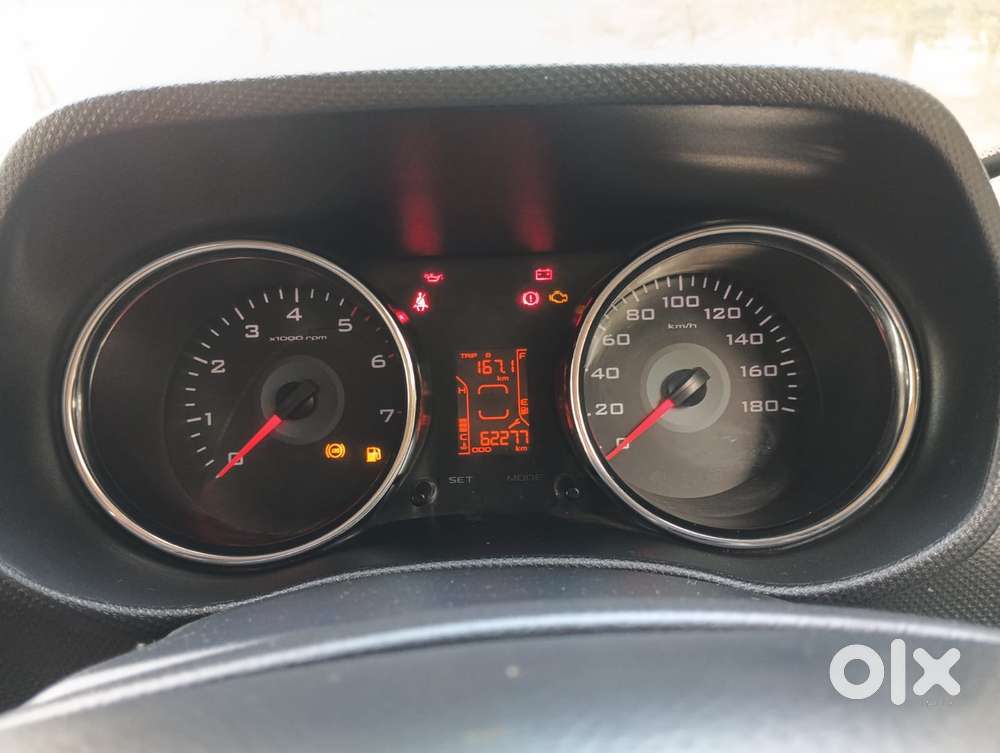 Mahindra Tuv 300 T8, 2016