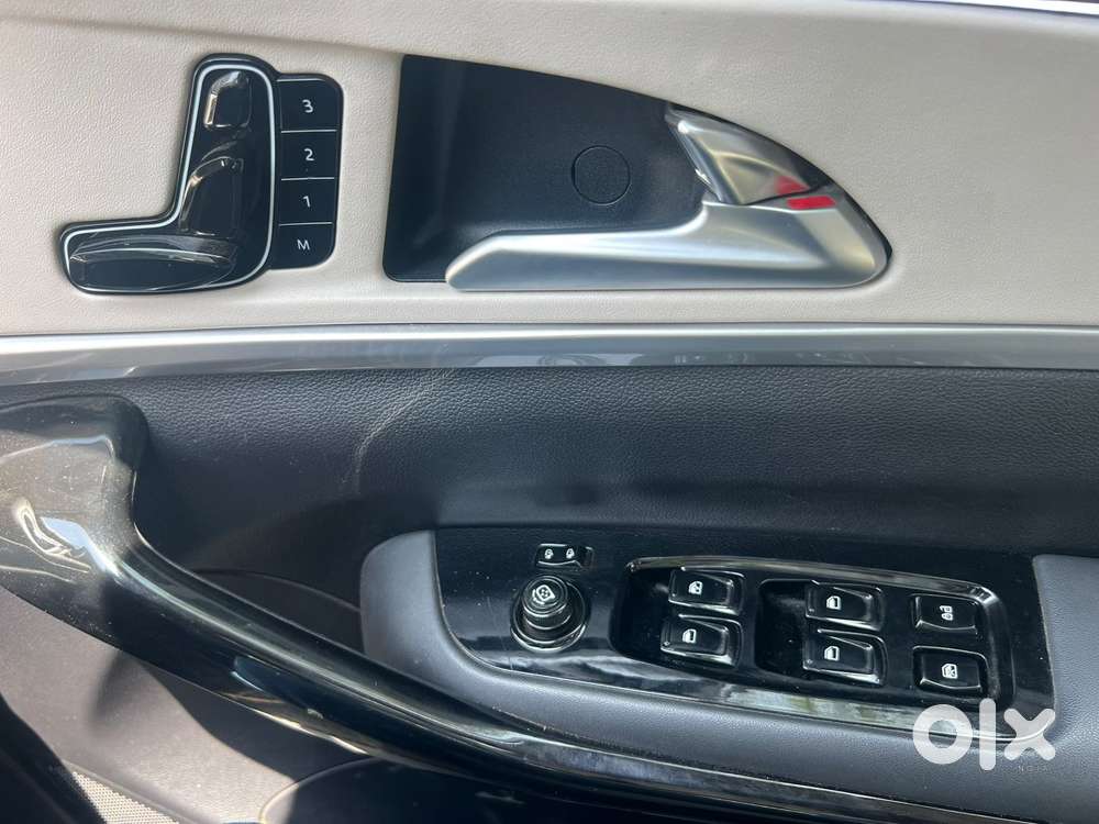 Mahindra Xuv700 Ax7 Luxury Pack Awd, 2022, Diesel